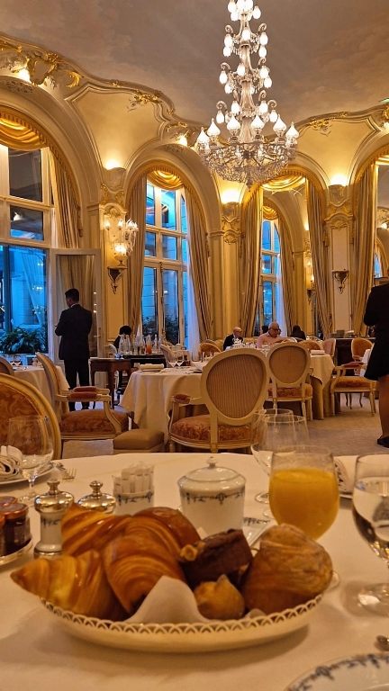 Y�lba�� Öncesi Paris'te Ba�ba�a A�k Tezelediler, Y�lba��'n� Ailece Kar��lad�lar